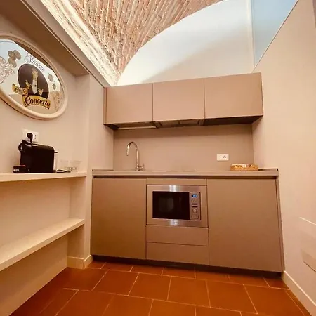 Palazzo Borgocolonne 4*