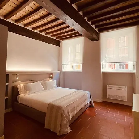 بيت ضيافة Palazzo Borgocolonne 4*